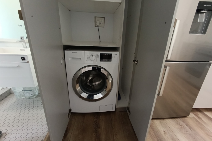 1 Bedroom Property for Sale in Sea Point Western Cape